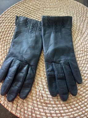 EUC Fownes blue leather lined women's driving gloves size 7 1/2